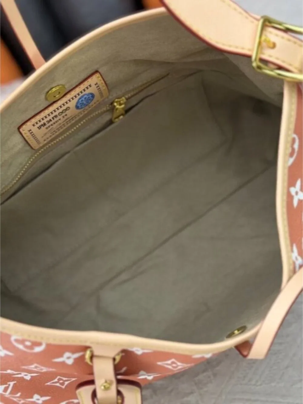 NWT - Louis Vuitton Authentic Bags - Picture 8 of 9